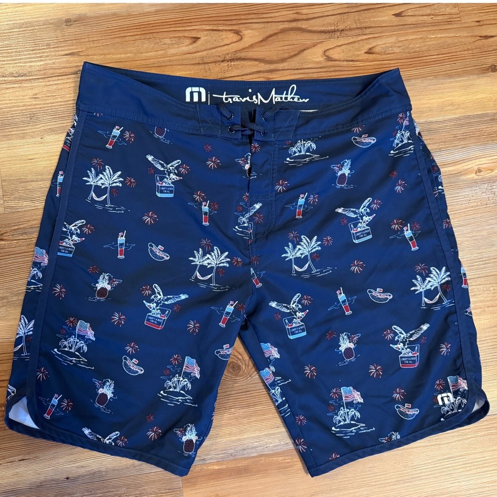 TravisMathew Mens Navy Blue Patriotic Eagle Fireworks Board Shorts Size 34